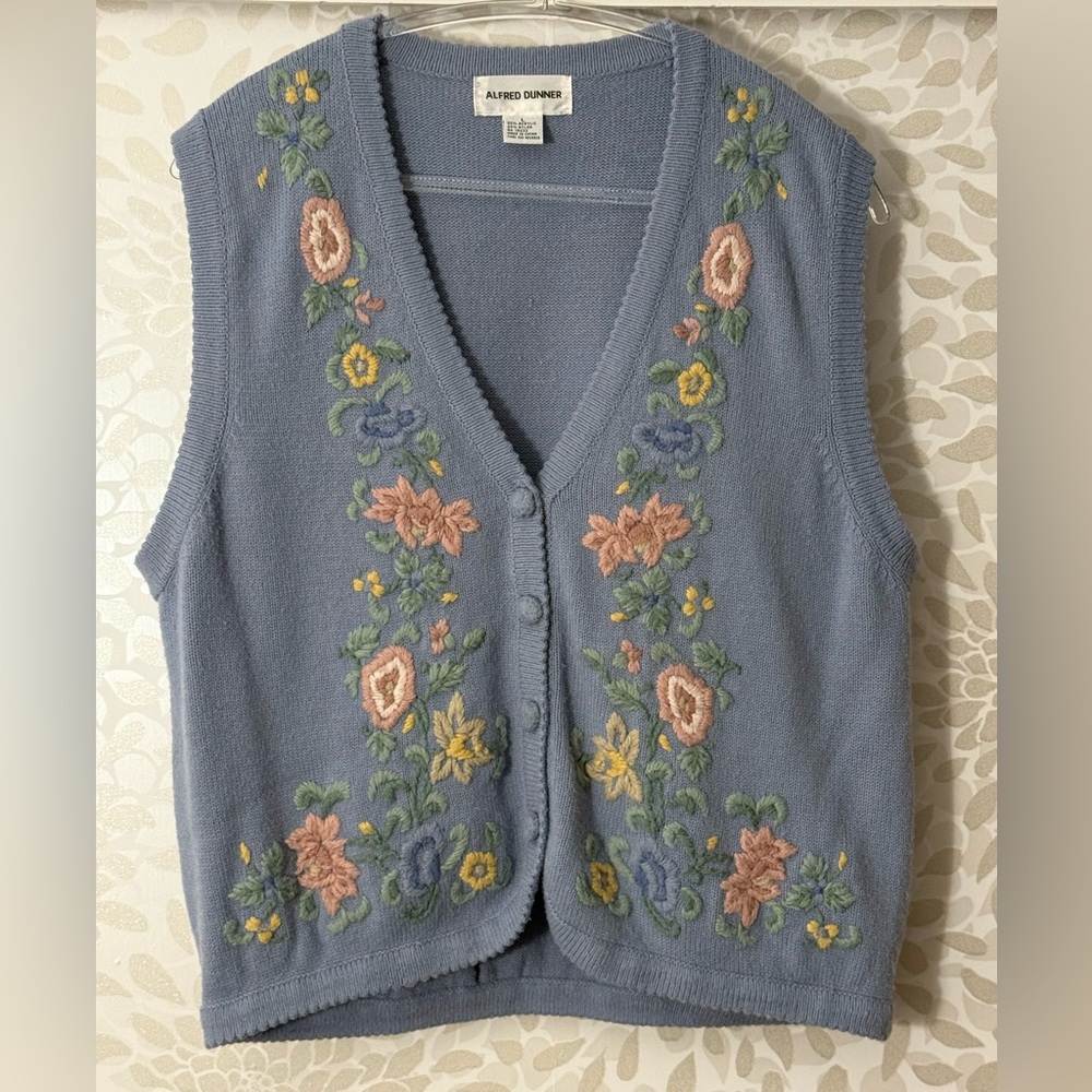 Alfred Dunner Women’s L Light Blue Embroidered Flowers Cardigan Sweater Vest